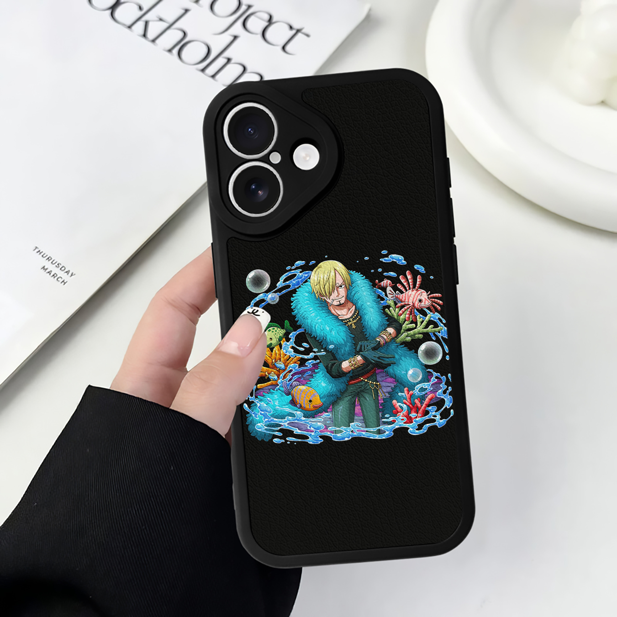 （画像用） ワンピース サンジ ONE PIECE Sanji 【iPhone 16シリーズ対応】シリコンスマホケース（レザー調） 材質：シリコン